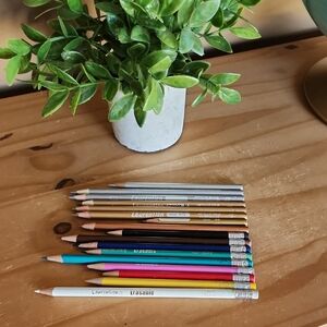 17 Vintgae Laurentien Pencil Ceayons